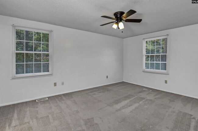 Building Photo - 220 N Donar Dr