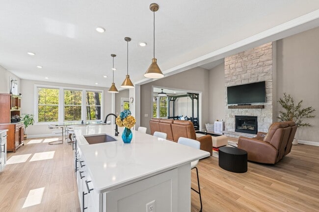 Building Photo - Modern Luxury!  Lakes of Orange Single family home