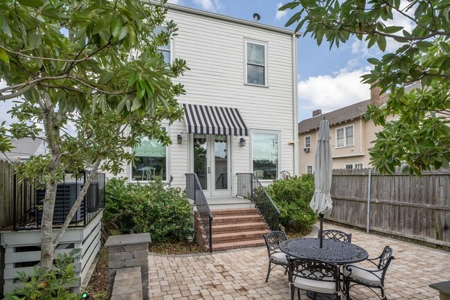 Building Photo - Beautiful Single Family Home