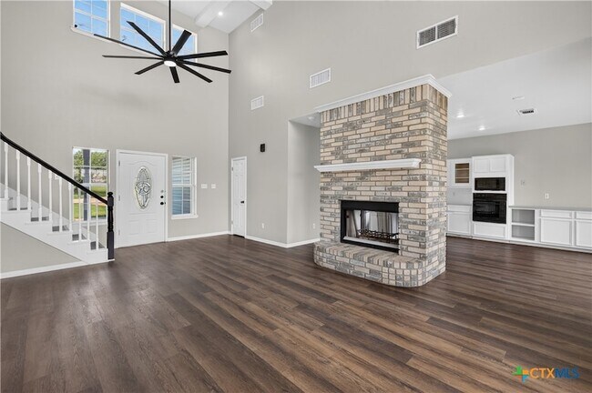 Building Photo - 1810 Mesa Oaks Cir
