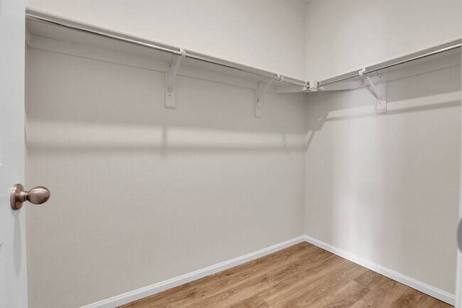 Building Photo - $2,600.00, 3 bedroom, 2.5 bathroom located...