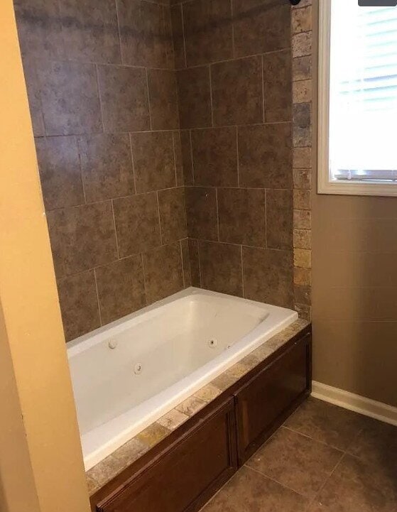 Building Photo - "Charming 3-Bedroom Home with 2 Full Baths...