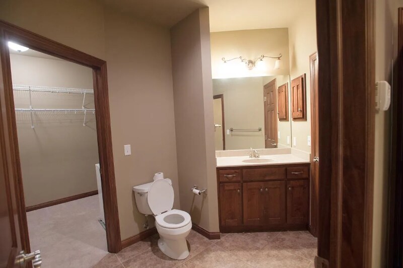 Building Photo - 1100 Oaktree Pl