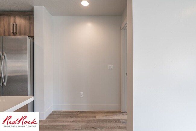 Building Photo - Spacious 4 Bedroom Home Near Hiking Trails