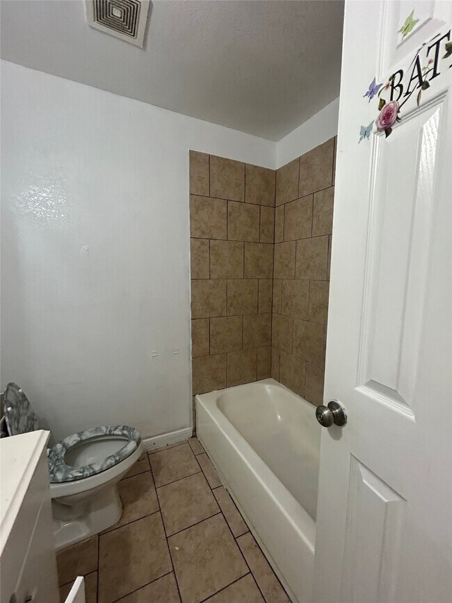 Building Photo - 7201 Hallshire Dr