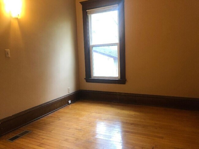 Building Photo - 2937-2939 Fremont Avenue North