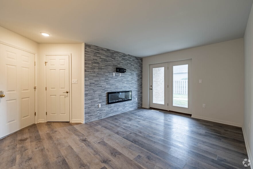 1BR, 1BA - 663SF - Living Room - The Conifers