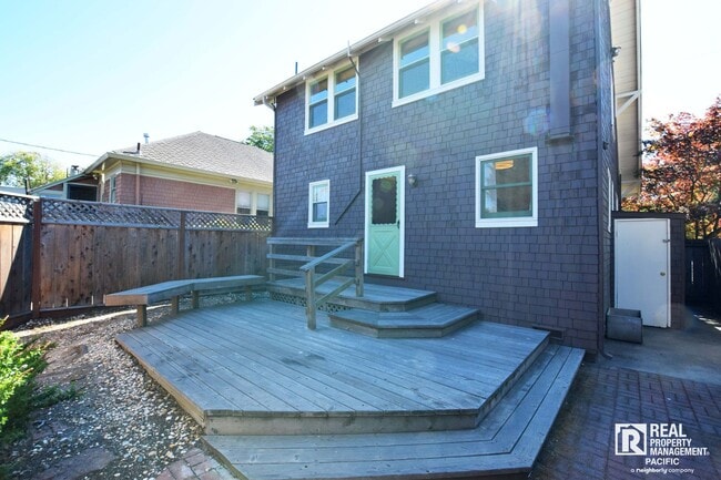 Building Photo - Cozy 3 Bedroom Near 4th Street - Ready to move in!