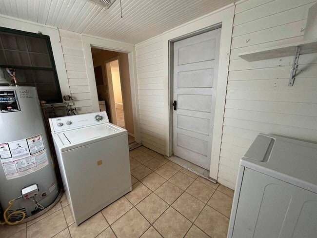 Building Photo - 2330 W Randolph Ave