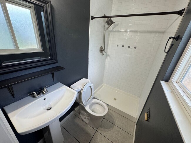 Building Photo - Stylish Tri-Level with Bonus Living Space ...