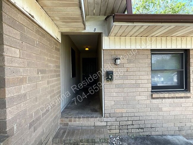 Building Photo - 304 Palm St