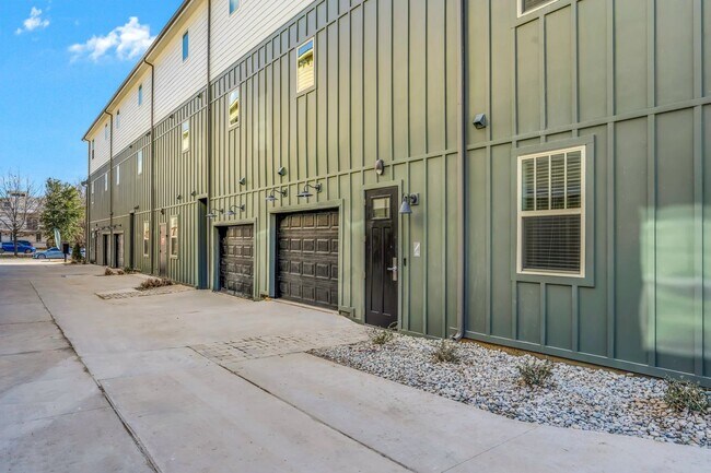 Building Photo - 5313 Reiger Ave