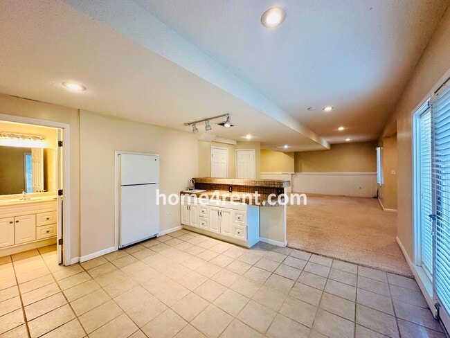 Building Photo - Beautifully Renovated Home in Olathe with a Finished Basement!