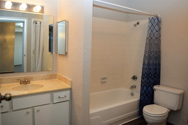 Building Photo - 18511 Egret Bay Blvd