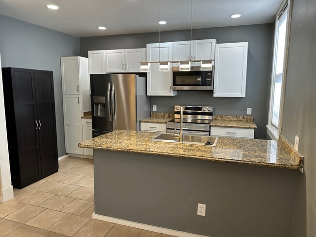 Building Photo - 2411 Vine St