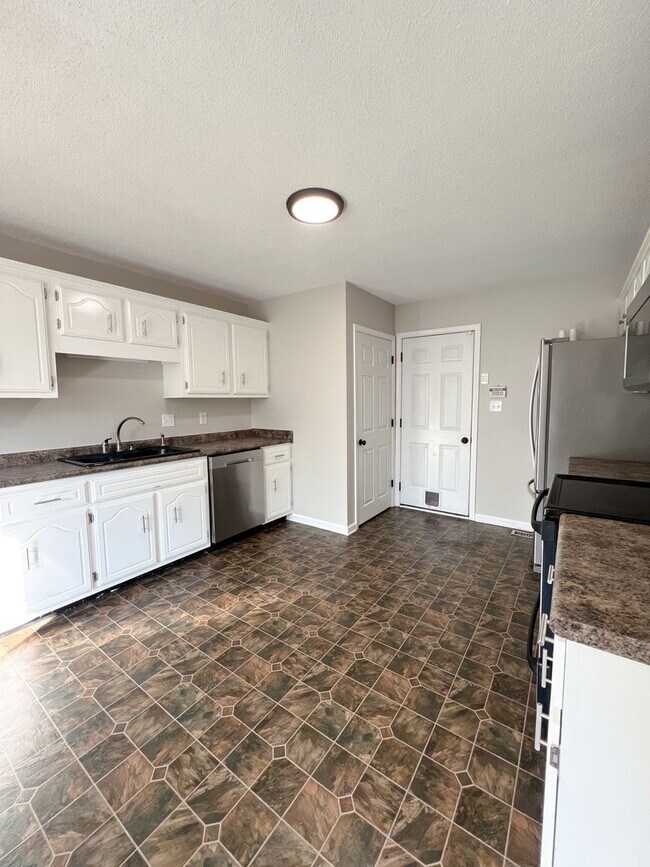 Building Photo - Beautiful Single-Family Home! Bonus Room, ...