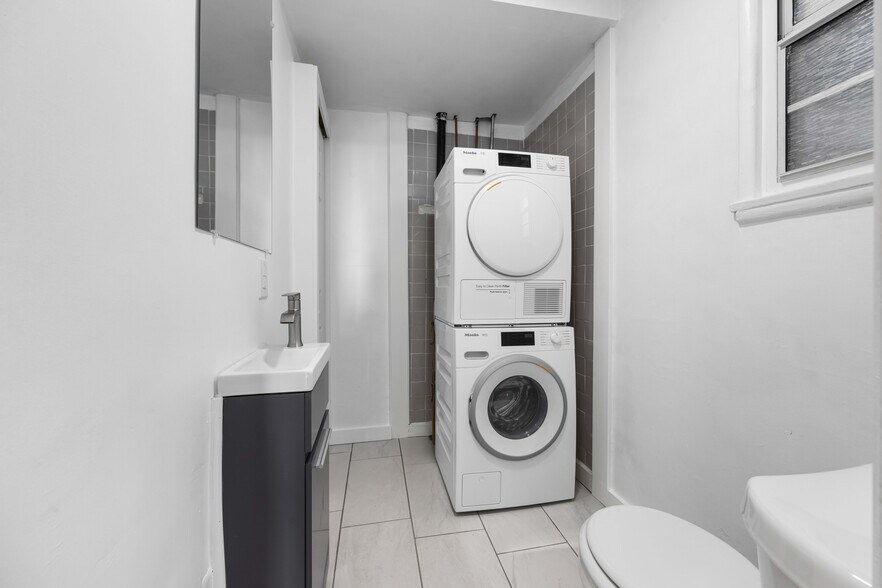 Building Photo - 1303 N Beverly Glen Blvd