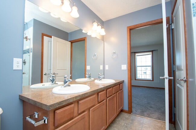 Building Photo - 15119 Fanning Dr N