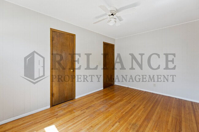Building Photo - 3401 S Walnut St