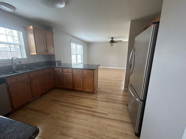 Building Photo - 281 Bay Pointe Dr
