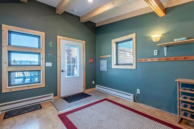 Building Photo - 5077 Pine Dr