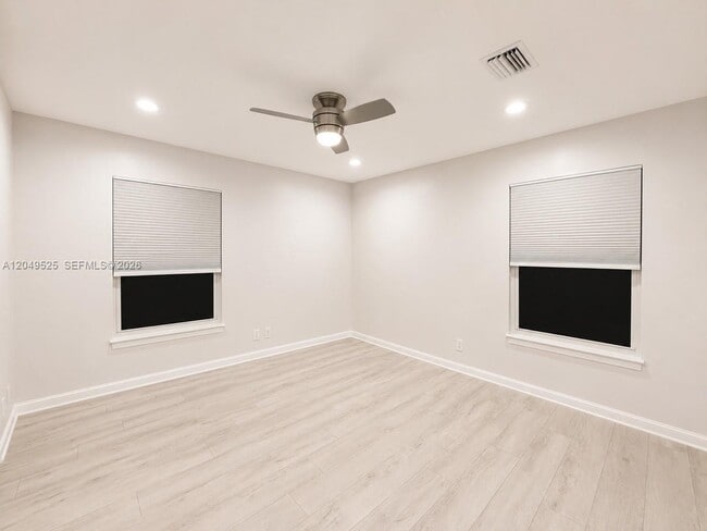 Building Photo - 2616 Oakbrook Ct