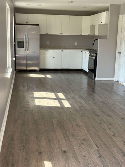 Building Photo - 2601 E Oakbrook Dr