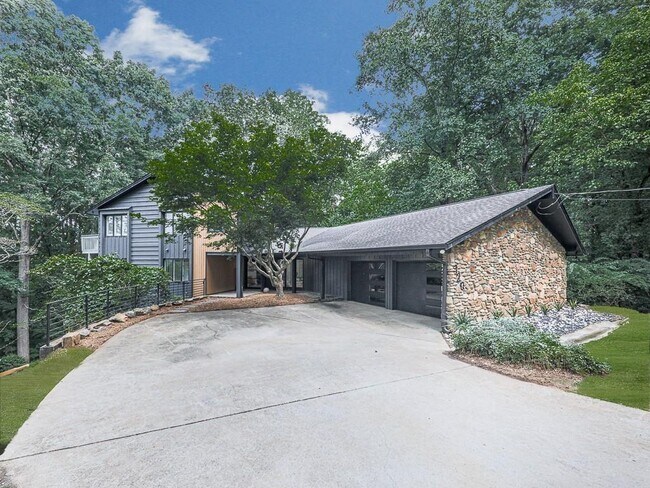 Building Photo - 120 Huntcliff Point NE