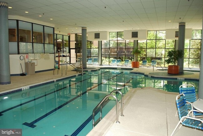 Building Photo - 5901 Mt Eagle Dr