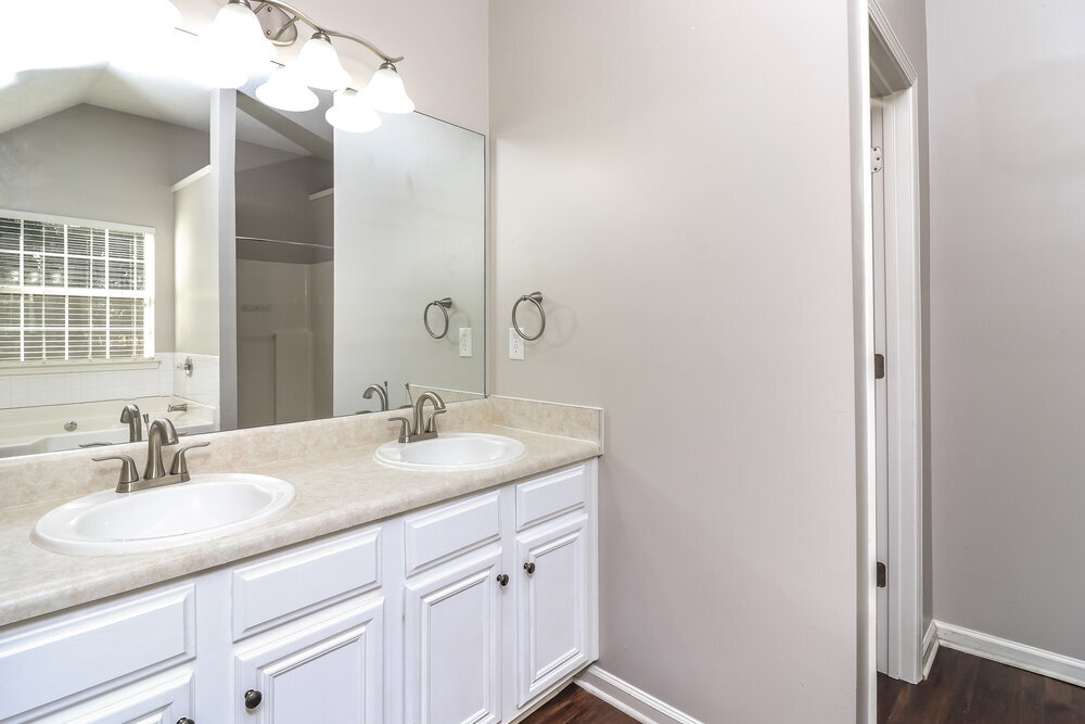 Building Photo - 665 Tomahawk Pl SW