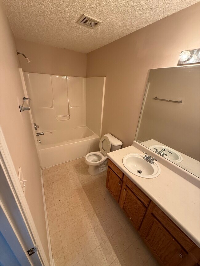 Building Photo - 460 Parkway Rd