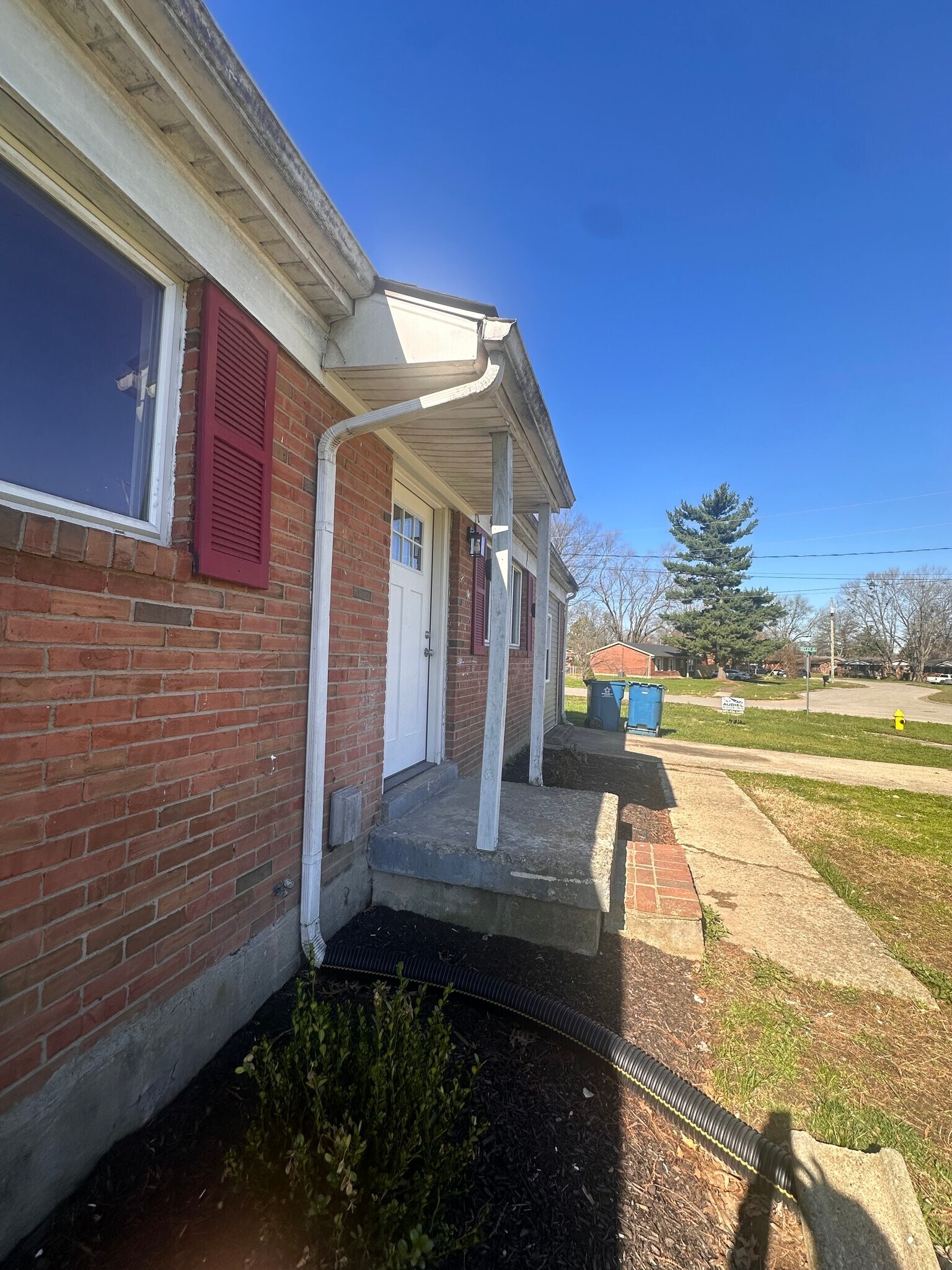 Building Photo - 4200 Narcissus Dr