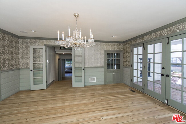 Building Photo - 271 Loring Ave