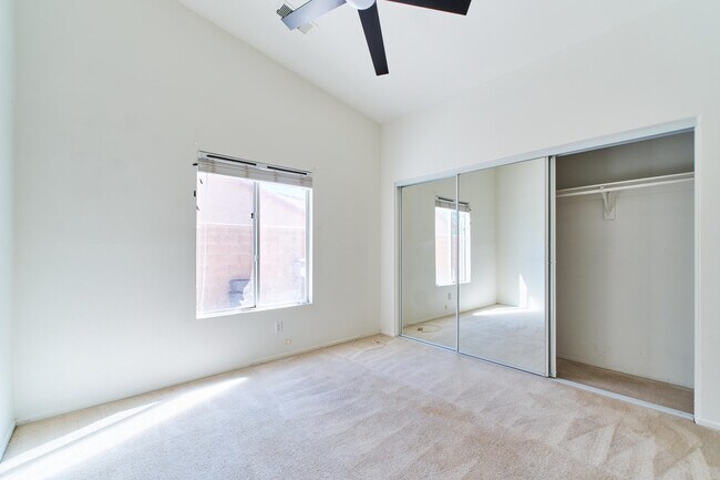 Building Photo - 47626 Calle Diamante