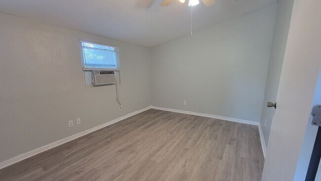 Building Photo - 617 59th Ave Dr W