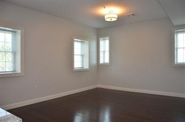 Building Photo - 6 Admirals Wy