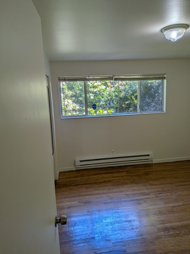 Building Photo - 1495