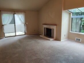 Building Photo - Condo near the beach - top floor