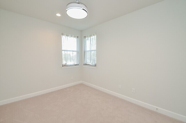 Building Photo - 9577 Neuens Rd