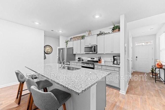 Building Photo - 657 Ladywood Dr