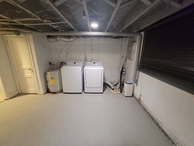 Building Photo - 3605 Hydes Ferry Rd