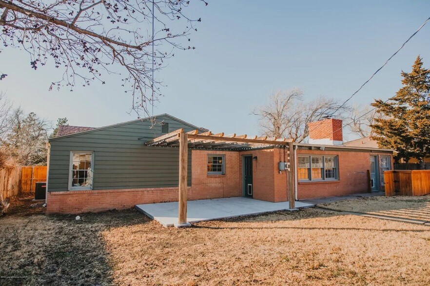 Building Photo - 2029 S Fannin St