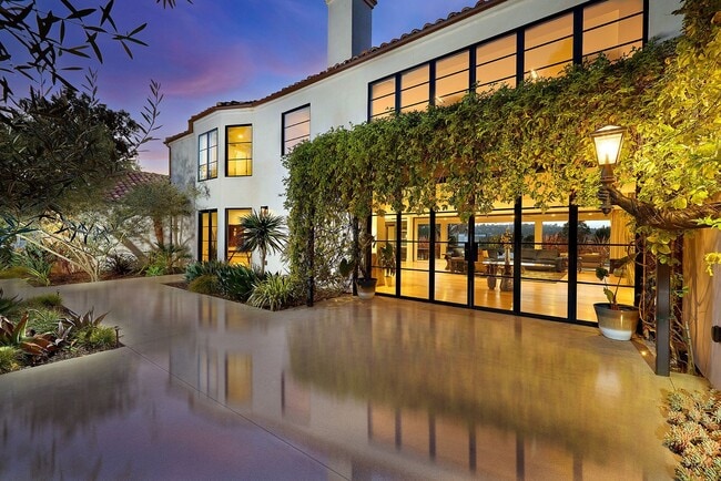 Building Photo - 4773-75 El Mirlo