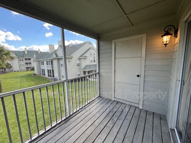 Building Photo - 6088 Westgate Dr