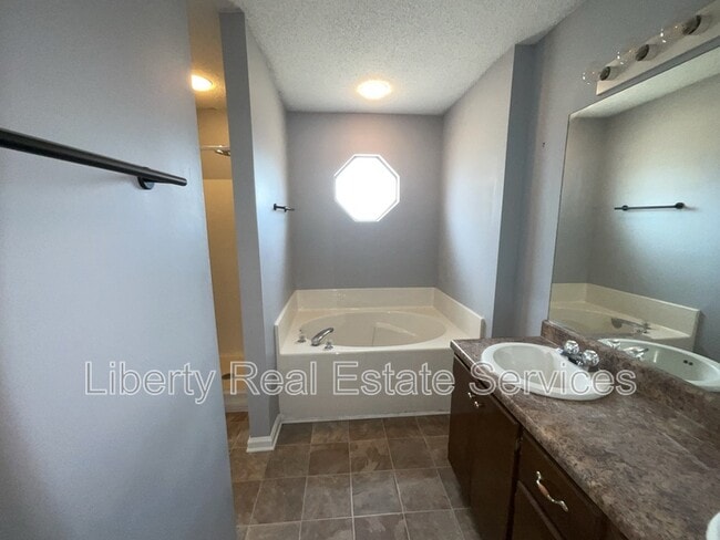 Building Photo - 215 Bridgemont Way