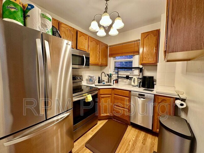 Building Photo - 6526 Rosemoor St