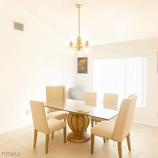 Building Photo - 1925 Gardner Ave