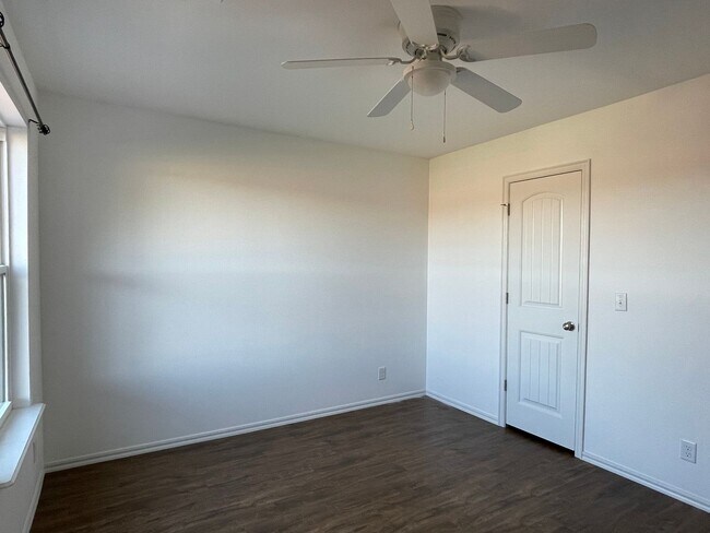 Building Photo - Spectacular 4 bedroom, 2 bath home in Owasso