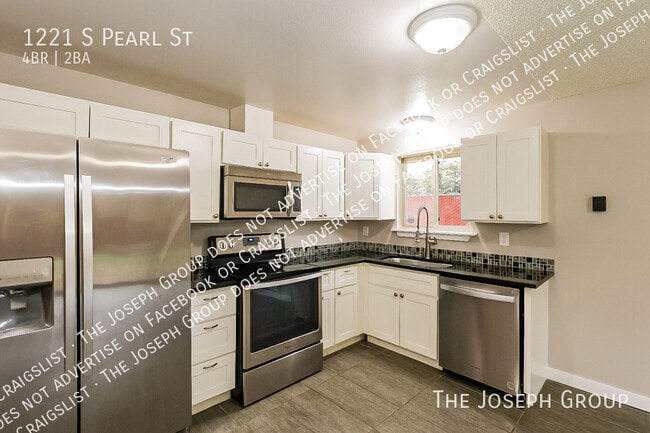 Building Photo - 1221 S Pearl St