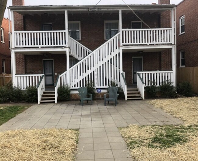 Building Photo - 3549 Grove Ave